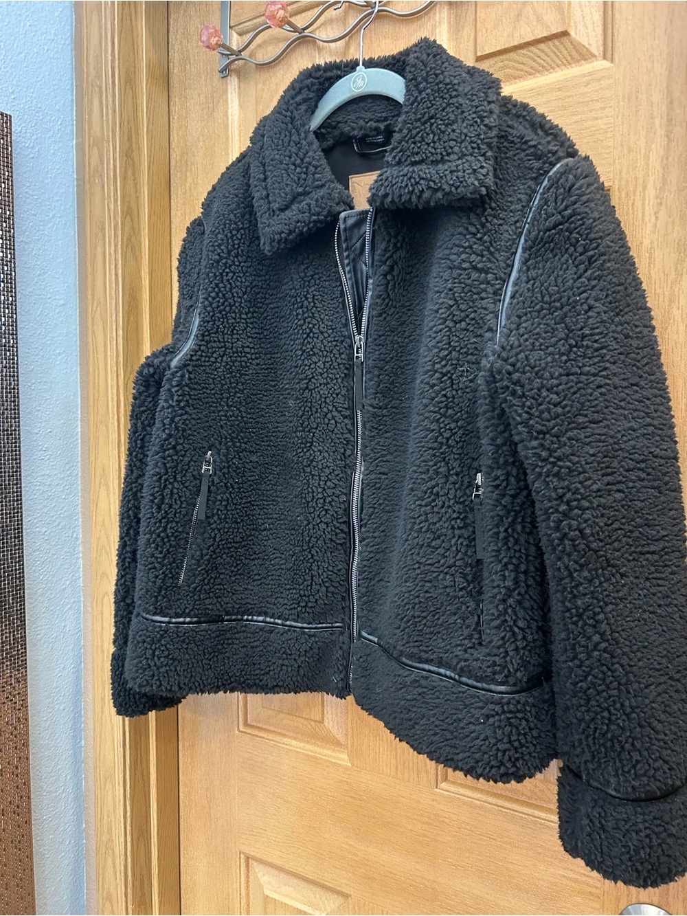 BEARPAW Women’s Black Sherpa Zip-Up Jacket, Very Thick and Warm, Size L